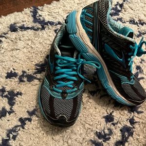 Super comfy Brooks running shoes.